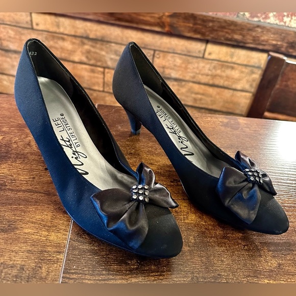 Night life by Life Stride size 5 1/2 black pump - Picture 6 of 7